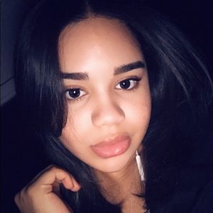 Meet your Posher, Caroline